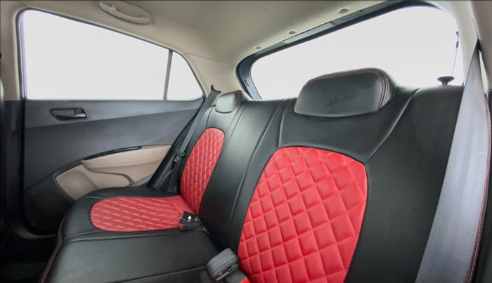 2017 Hyundai Grand i10 MAGNA 1.2 KAPPA VTVT, CNG, Manual, 35,810 km, Right Side Rear Door Cabin