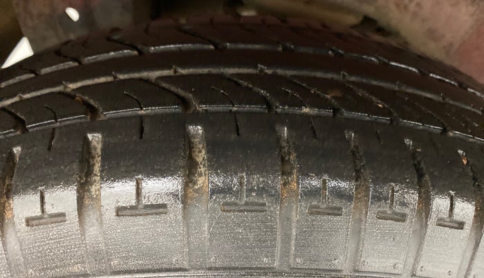 2010 Maruti A Star VXI, Petrol, Manual, 64,103 km, Right Rear Tyre Tread