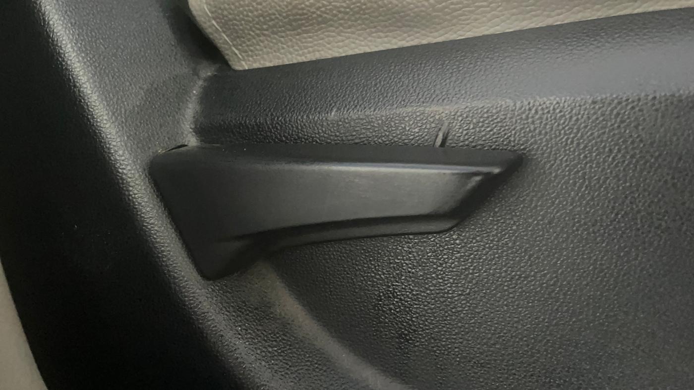 2016 Mahindra Kuv100 K2 PLUS 6 STR, Petrol, Manual, 19,783 km, Driver Side Adjustment Panel