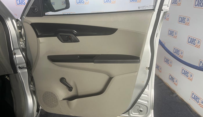 2016 Mahindra Kuv100 K2 PLUS 6 STR, Petrol, Manual, 19,783 km, Driver Side Door Panels Control