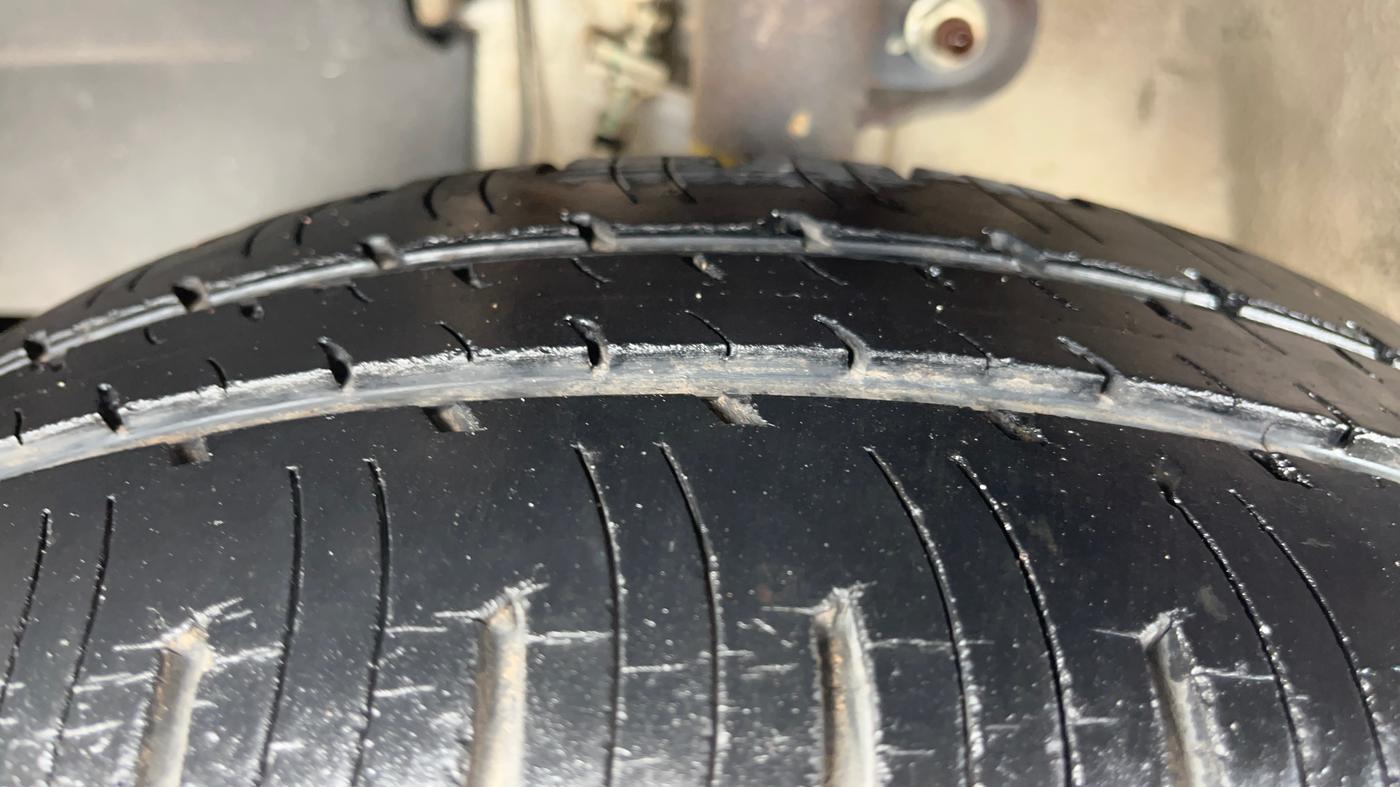 2016 Mahindra Kuv100 K2 PLUS 6 STR, Petrol, Manual, 19,783 km, Left Front Tyre Tread