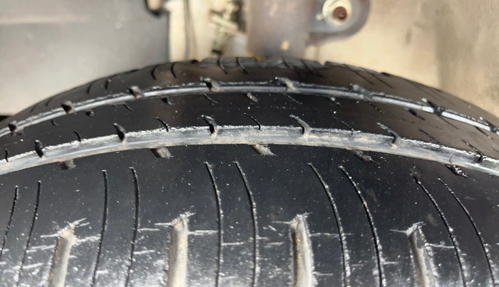 2016 Mahindra Kuv100 K2 PLUS 6 STR, Petrol, Manual, 19,783 km, Left Front Tyre Tread