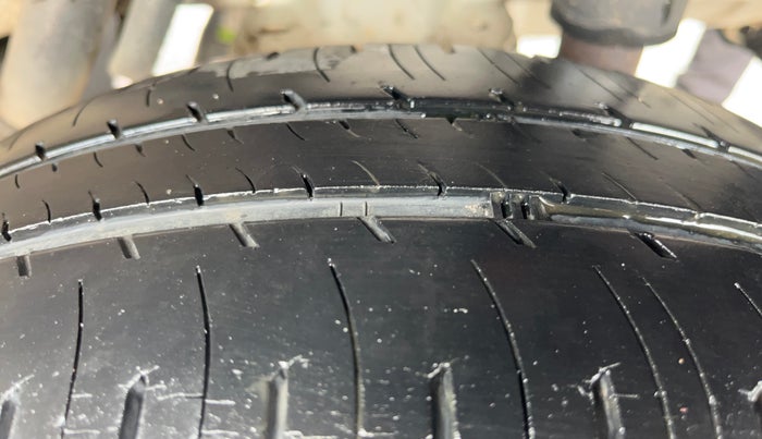 2016 Mahindra Kuv100 K2 PLUS 6 STR, Petrol, Manual, 19,783 km, Left Rear Tyre Tread