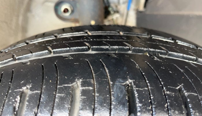 2016 Mahindra Kuv100 K2 PLUS 6 STR, Petrol, Manual, 19,783 km, Right Front Tyre Tread