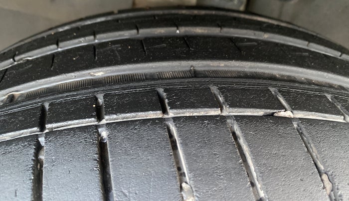 2021 Jeep Compass LIMITED (O) 1.4 PETROL DCT, Petrol, Automatic, 81,051 km, Left Front Tyre Tread