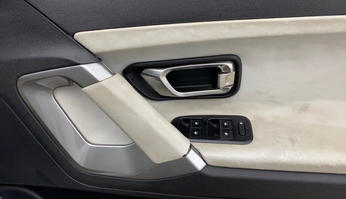 2022 Tata Harrier XTA 2.0L KRYOTEC PLUS, Diesel, Automatic, 73,326 km, Driver Side Door Panels Control