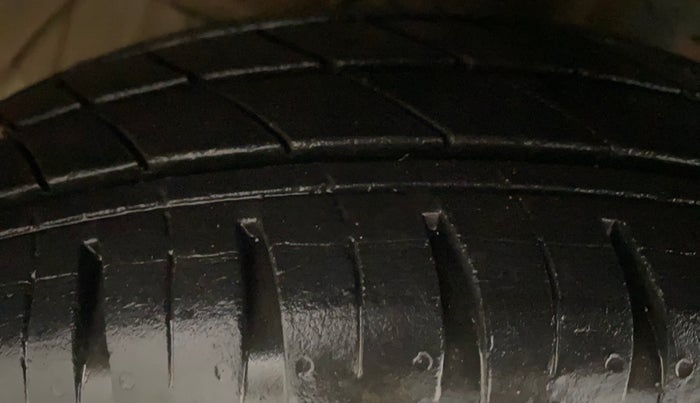 2014 Hyundai Xcent SX 1.2, Petrol, Manual, 72,288 km, Left Front Tyre Tread