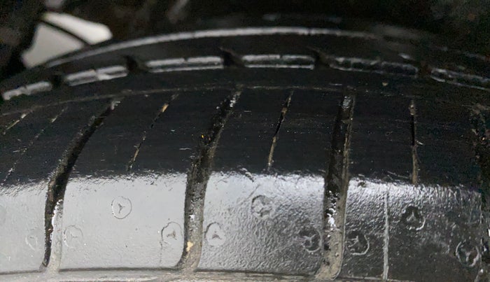 2017 Maruti Ertiga VXI, Petrol, Manual, 38,564 km, Left Rear Tyre Tread