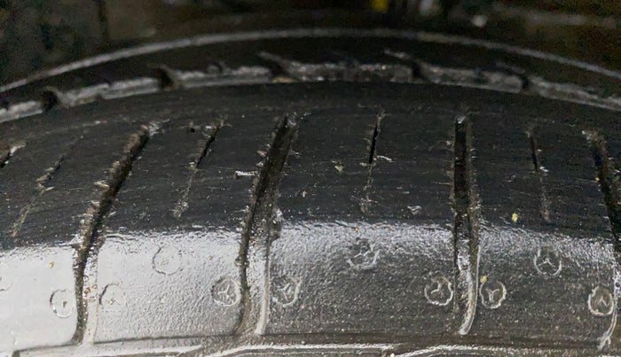 2017 Maruti Ertiga VXI, Petrol, Manual, 38,564 km, Left Front Tyre Tread