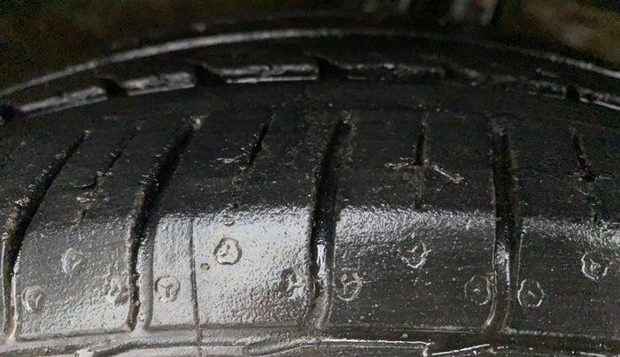 2017 Maruti Ertiga VXI, Petrol, Manual, 38,564 km, Right Front Tyre Tread