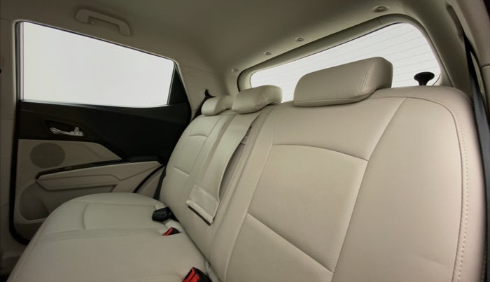2021 Mahindra XUV300 W8 PETROL MT, Petrol, Manual, 13,426 km, Right Side Rear Door Cabin