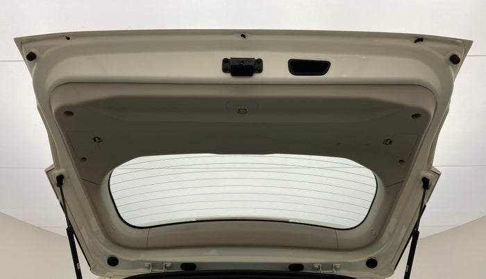 2021 Mahindra XUV300 W8 PETROL MT, Petrol, Manual, 13,426 km, Boot Door Open
