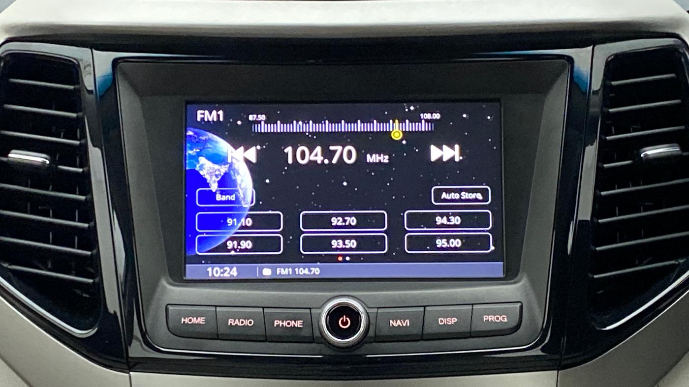 2021 Mahindra XUV300 W8 PETROL MT, Petrol, Manual, 13,426 km, Infotainment System