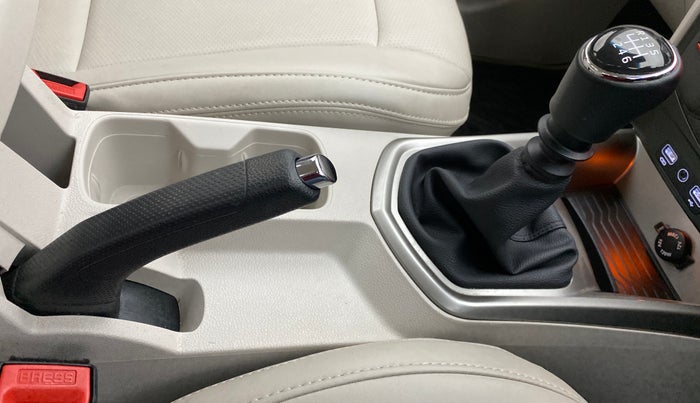2021 Mahindra XUV300 W8 PETROL MT, Petrol, Manual, 13,426 km, Gear Lever