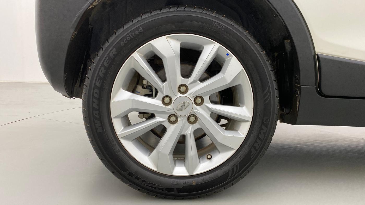 2021 Mahindra XUV300 W8 PETROL MT, Petrol, Manual, 13,426 km, Right Rear Wheel