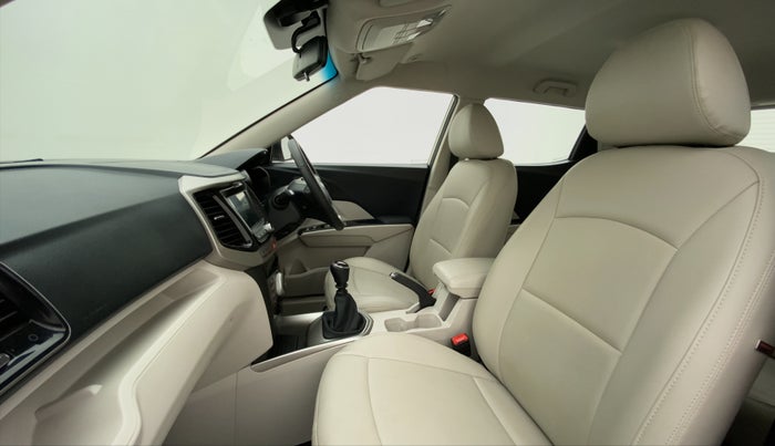 2021 Mahindra XUV300 W8 PETROL MT, Petrol, Manual, 13,426 km, Right Side Front Door Cabin