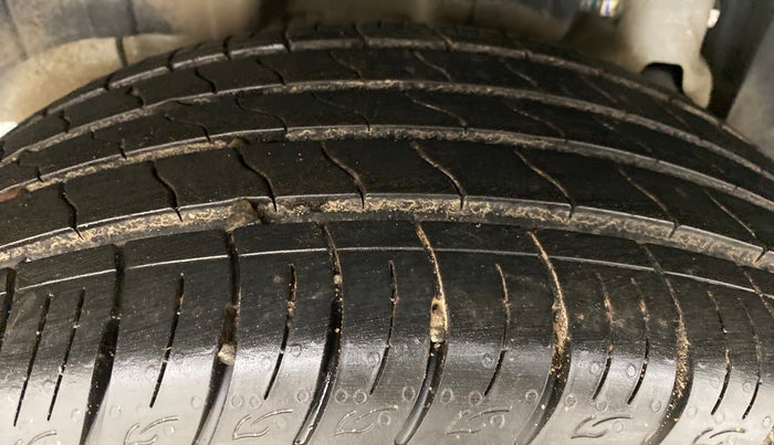 2021 Mahindra XUV300 W8 PETROL MT, Petrol, Manual, 13,426 km, Right Rear Tyre Tread