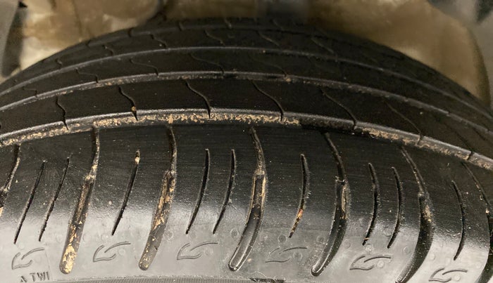 2021 Mahindra XUV300 W8 PETROL MT, Petrol, Manual, 13,426 km, Left Front Tyre Tread