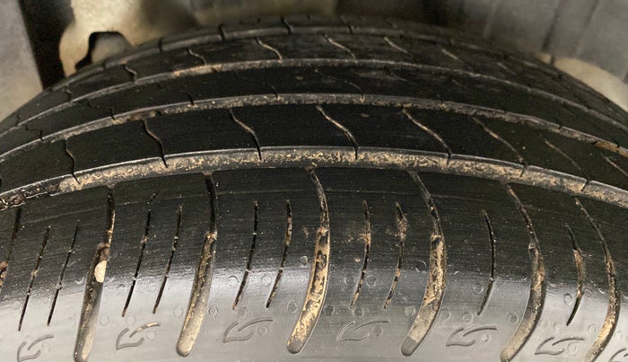 2021 Mahindra XUV300 W8 PETROL MT, Petrol, Manual, 13,426 km, Left Rear Tyre Tread