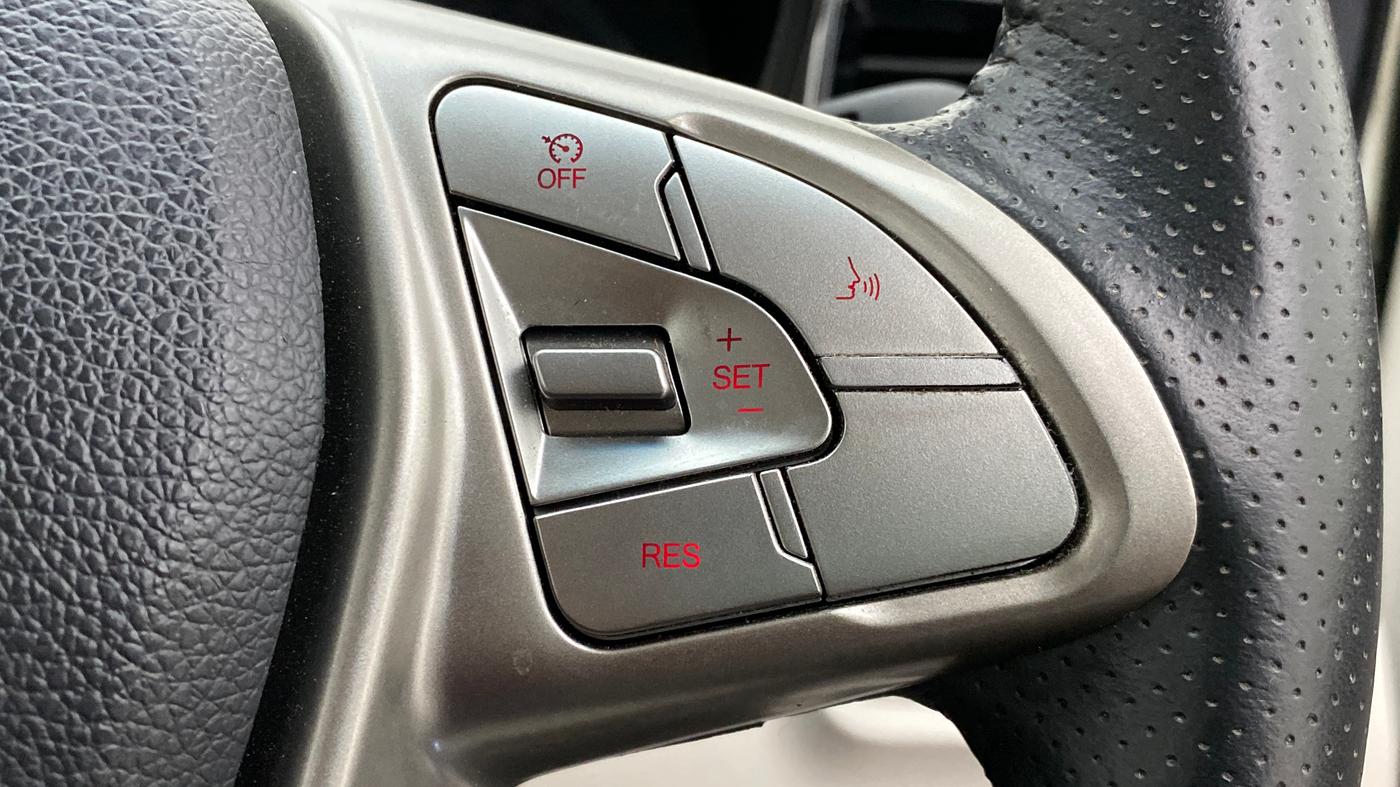 2021 Mahindra XUV300 W8 PETROL MT, Petrol, Manual, 13,426 km, Adaptive Cruise Control