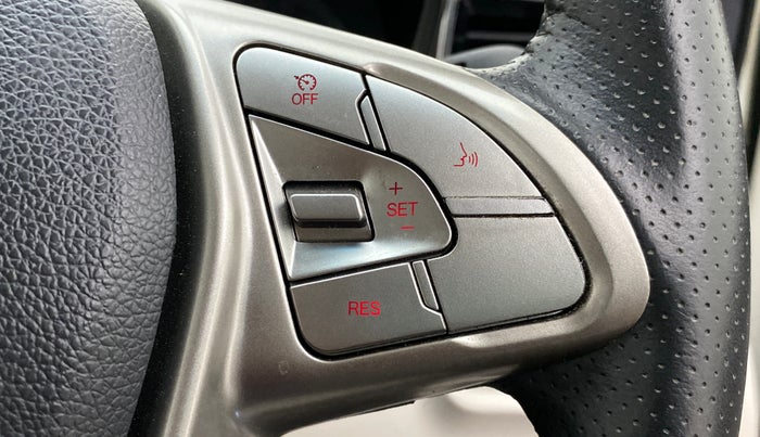 2021 Mahindra XUV300 W8 PETROL MT, Petrol, Manual, 13,426 km, Adaptive Cruise Control