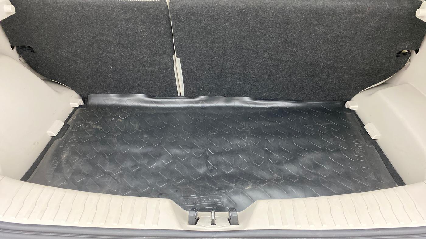 2021 Mahindra XUV300 W8 PETROL MT, Petrol, Manual, 13,426 km, Boot Inside