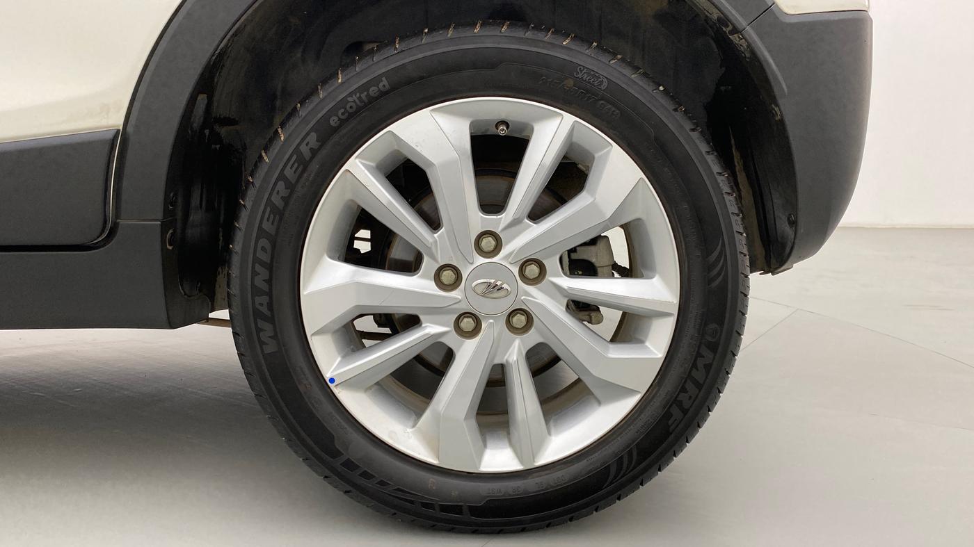 2021 Mahindra XUV300 W8 PETROL MT, Petrol, Manual, 13,426 km, Left Rear Wheel