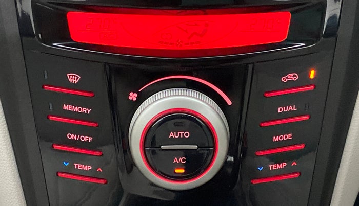 2021 Mahindra XUV300 W8 PETROL MT, Petrol, Manual, 13,426 km, Automatic Climate Control