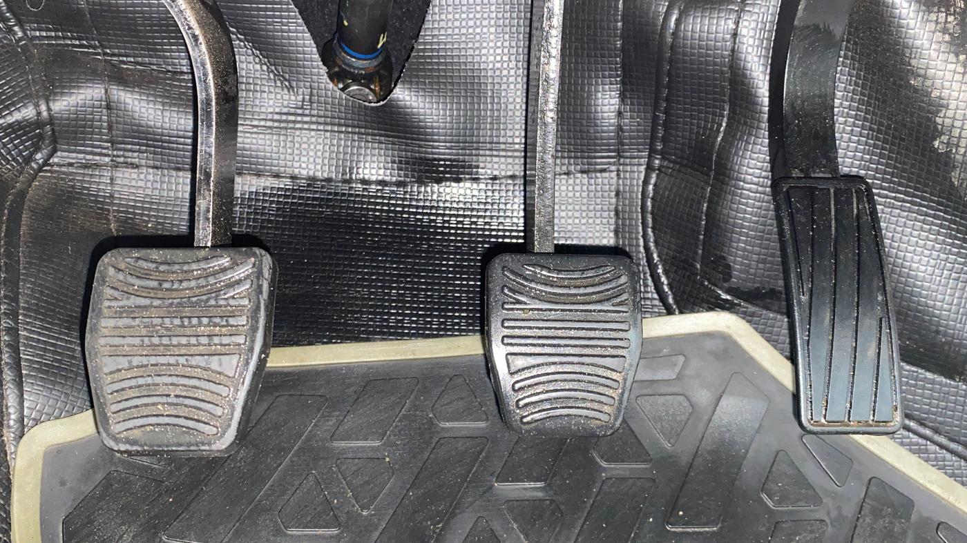 2021 Mahindra XUV300 W8 PETROL MT, Petrol, Manual, 13,426 km, Pedals