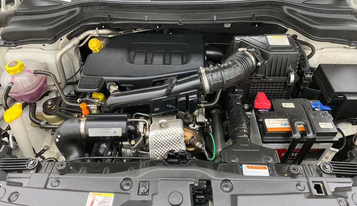 2021 Mahindra XUV300 W8 PETROL MT, Petrol, Manual, 13,426 km, Open Bonet