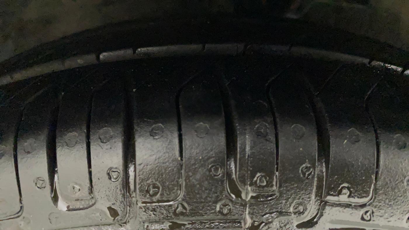 2010 Hyundai i10 MAGNA 1.2, Petrol, Manual, 23,757 km, Right Front Tyre Tread