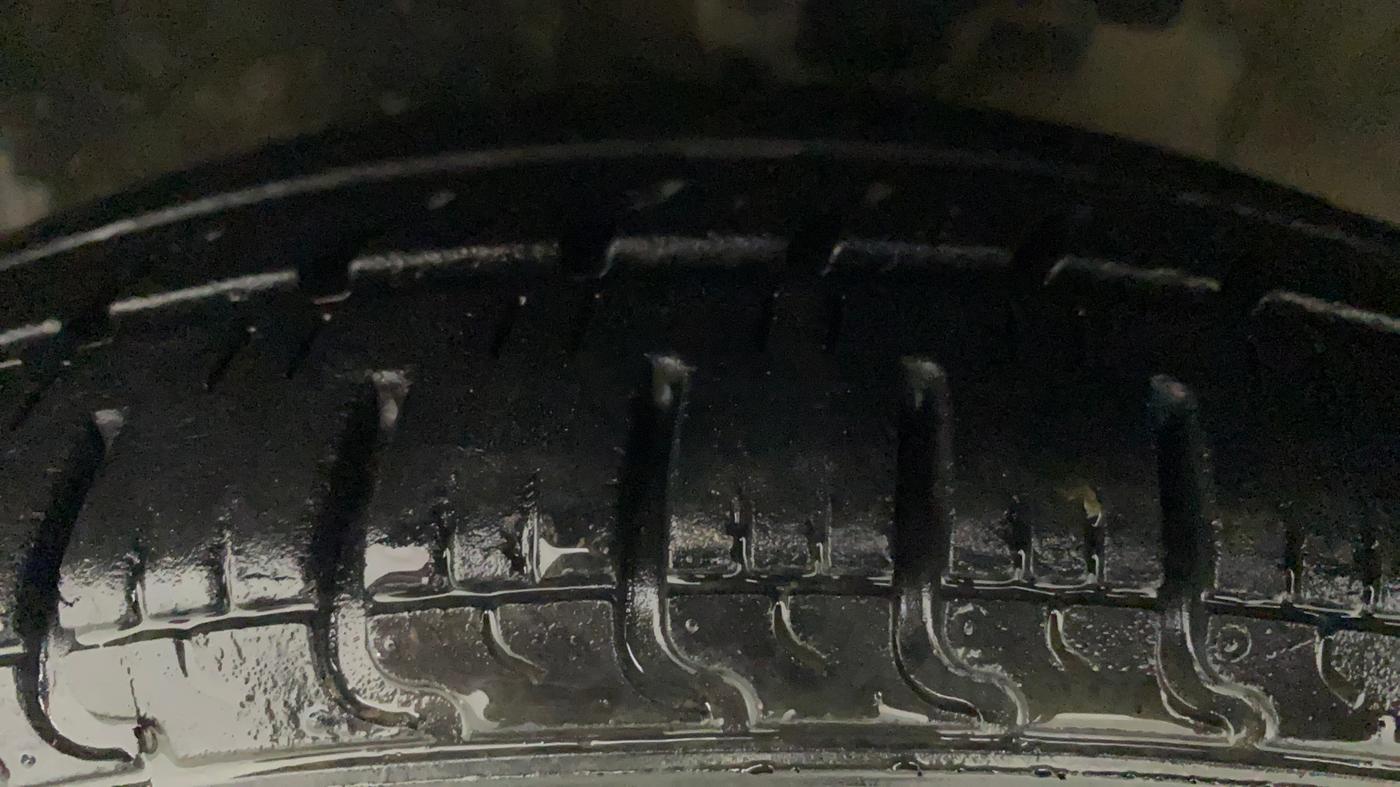 2010 Hyundai i10 MAGNA 1.2, Petrol, Manual, 23,757 km, Left Front Tyre Tread