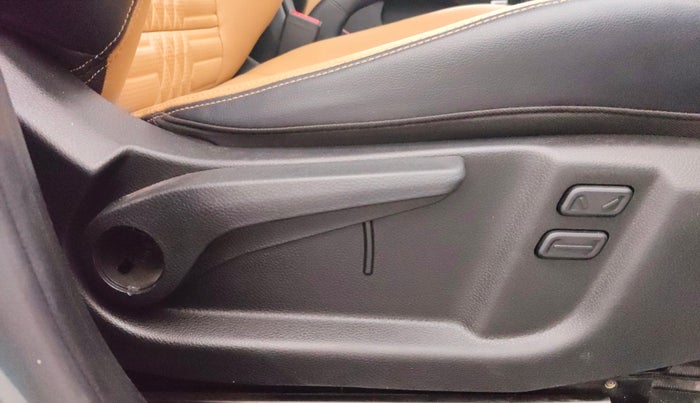 2024 KIA SONET HTX PLUS 1.5 DIESEL IMT, Diesel, Manual, 8,588 km, Driver Side Adjustment Panel