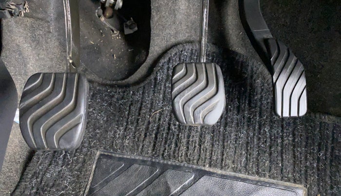 2015 Renault Kwid RXT, Petrol, Manual, 32,306 km, Pedals