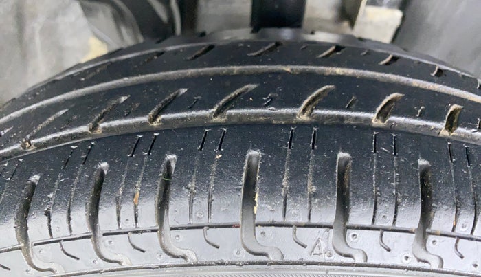 2015 Renault Kwid RXT, Petrol, Manual, 32,306 km, Right Front Tyre Tread