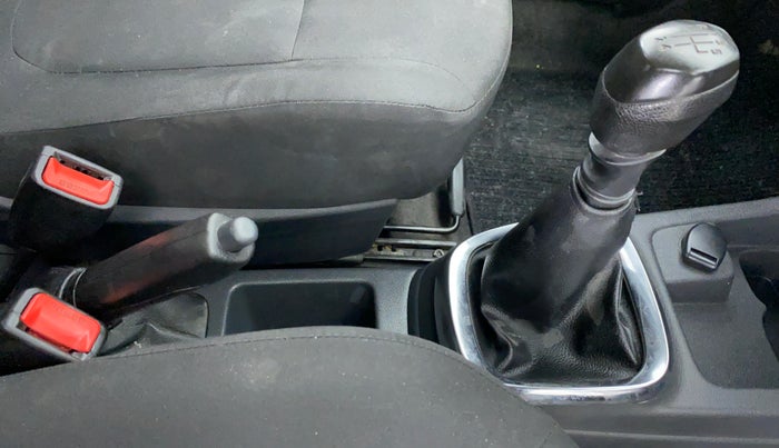 2015 Renault Kwid RXT, Petrol, Manual, 32,306 km, Gear Lever