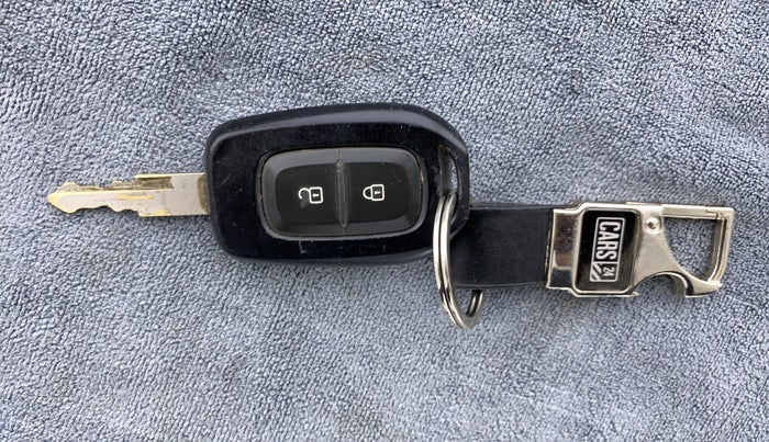 2015 Renault Kwid RXT, Petrol, Manual, 32,306 km, Key Close Up