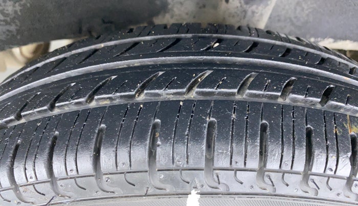 2015 Renault Kwid RXT, Petrol, Manual, 32,306 km, Left Rear Tyre Tread