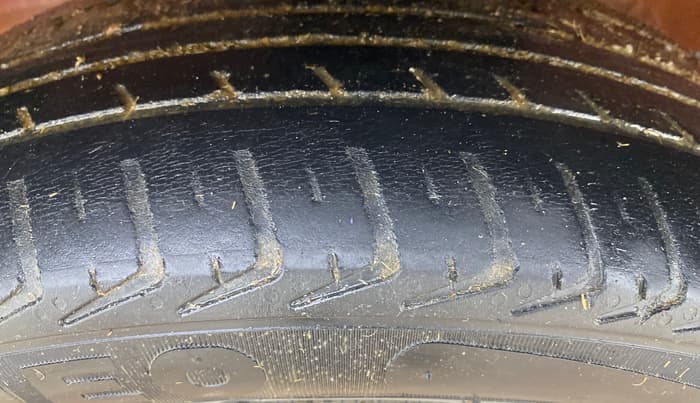 2013 Maruti Alto K10 LXI, Petrol, Manual, 1,03,320 km, Left Front Tyre Tread