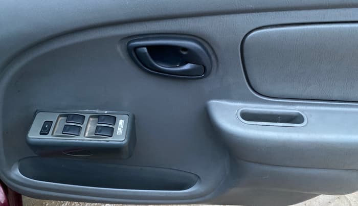 2013 Maruti Alto K10 LXI, Petrol, Manual, 1,03,320 km, Driver Side Door Panels Control