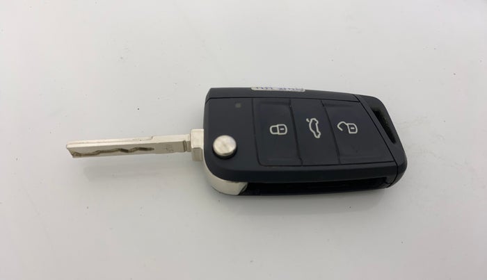 2022 Skoda KUSHAQ STYLE 1.0L TSI MT, Petrol, Manual, 53,934 km, Key Close Up