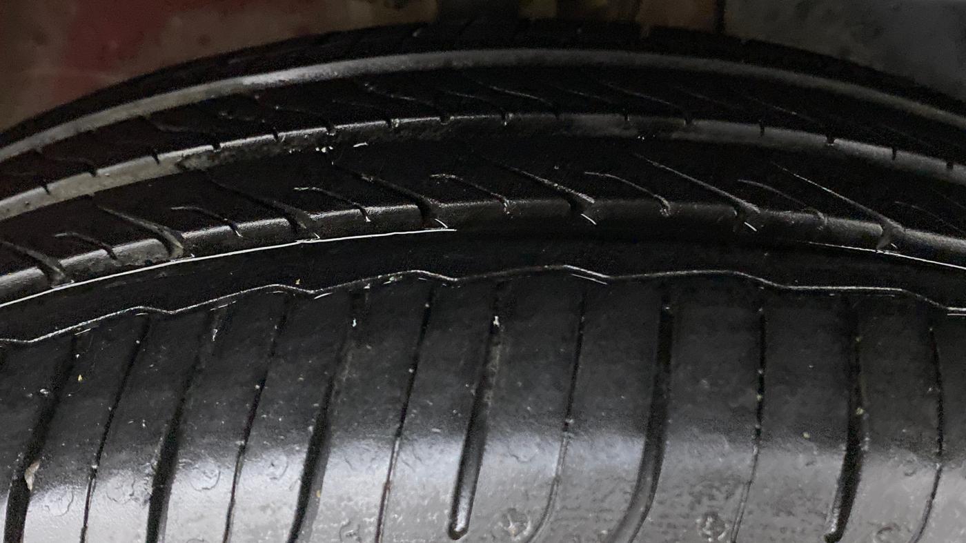 2016 Mahindra Kuv100 K6 D 6 STR, Diesel, Manual, 87,242 km, Right Front Tyre Tread