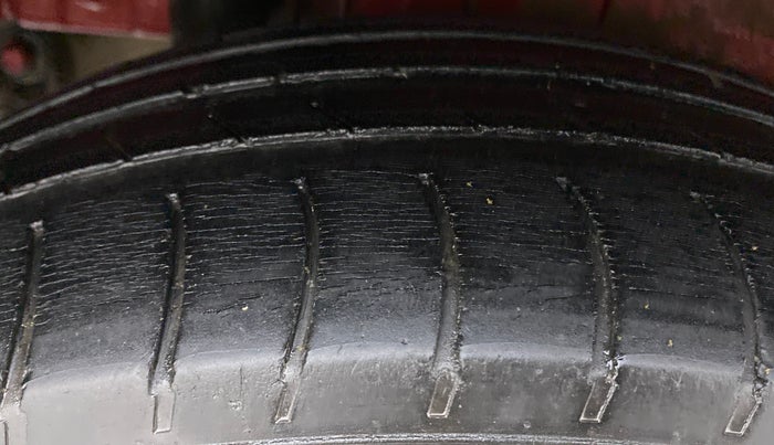 2016 Mahindra Kuv100 K6 D 6 STR, Diesel, Manual, 87,242 km, Right Rear Tyre Tread