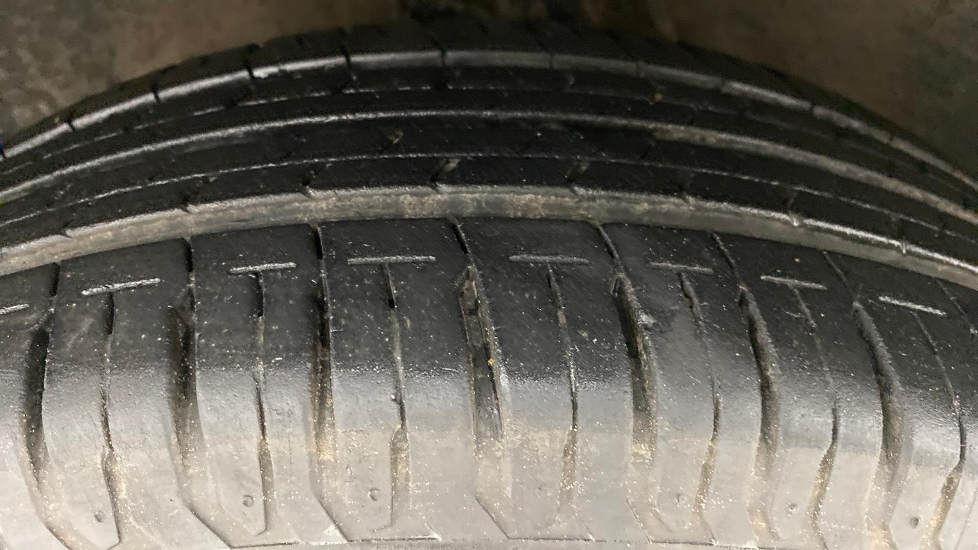 2011 Maruti Swift ZXI D, Petrol, Manual, 59,913 km, Left Front Tyre Tread