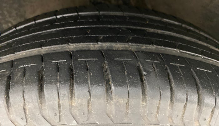 2011 Maruti Swift ZXI D, Petrol, Manual, 59,913 km, Left Front Tyre Tread
