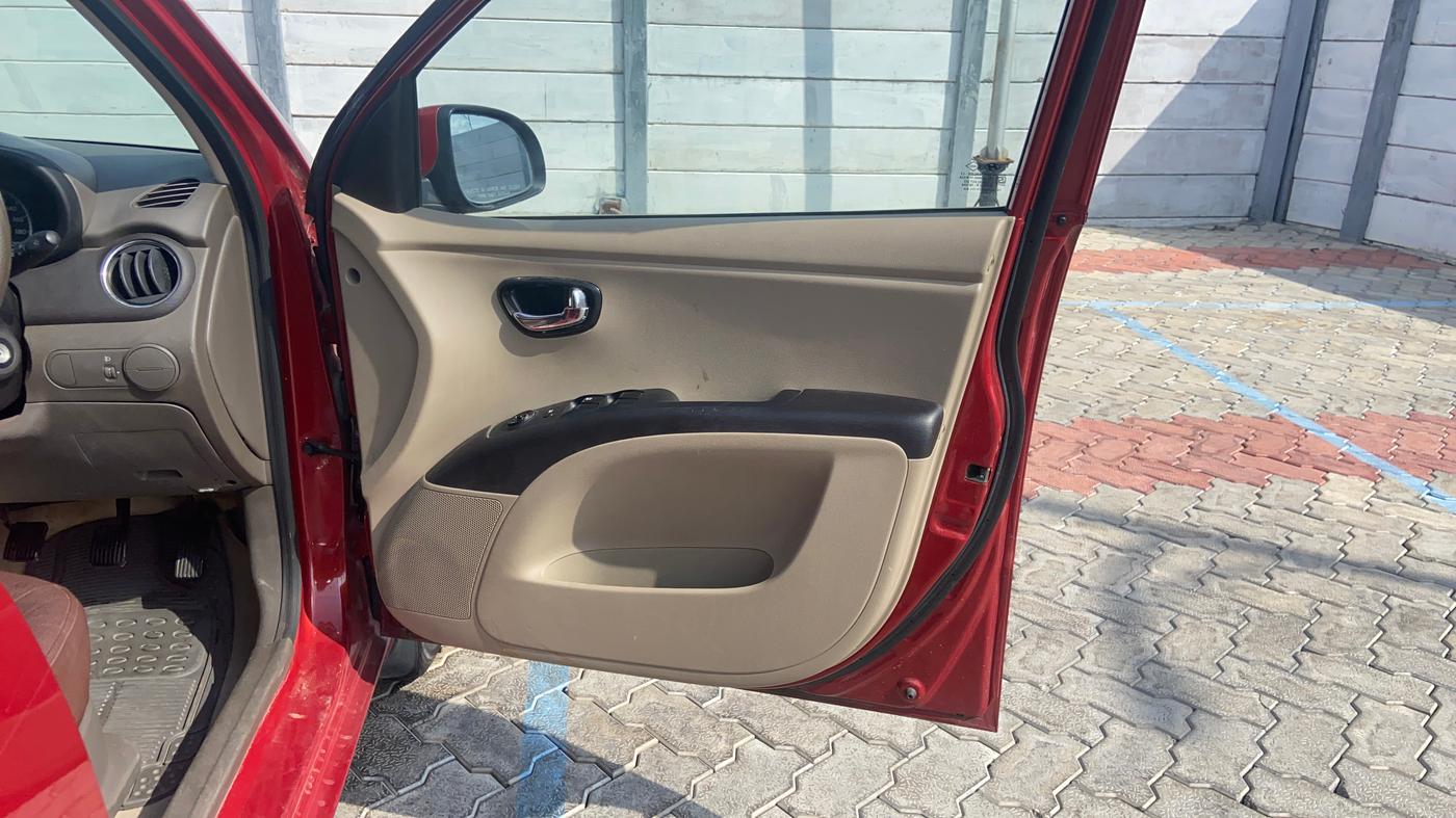 2013 Hyundai i10 MAGNA 1.2, Petrol, Manual, 55,606 km, Driver Side Door Panels Control