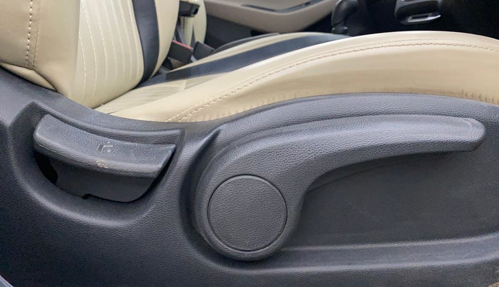 2018 Hyundai Elite i20 SPORTZ 1.2, Petrol, Manual, 89,909 km, Driver Side Adjustment Panel
