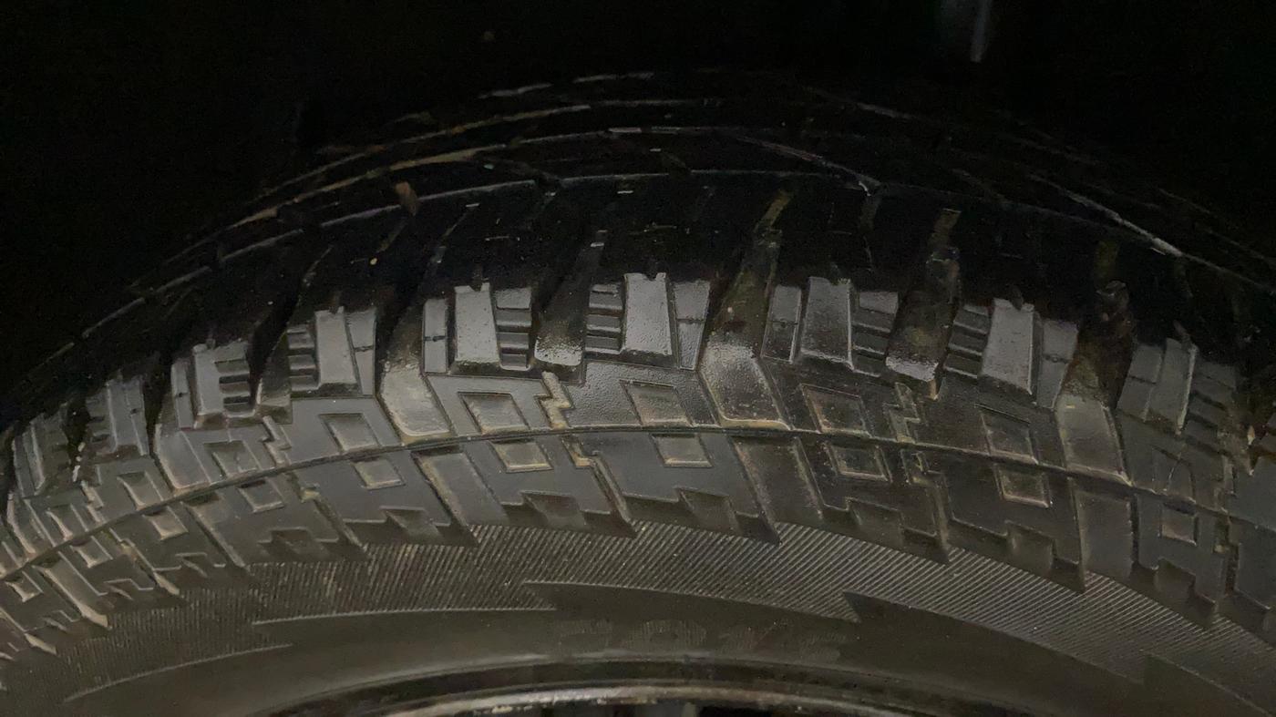 2023 Mahindra XUV700 MX P MT 5 STR, Petrol, Manual, 39,151 km, Left Rear Tyre Tread