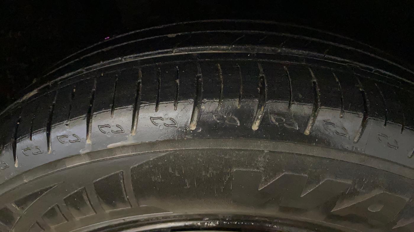 2023 Mahindra XUV700 MX P MT 5 STR, Petrol, Manual, 39,151 km, Right Front Tyre Tread