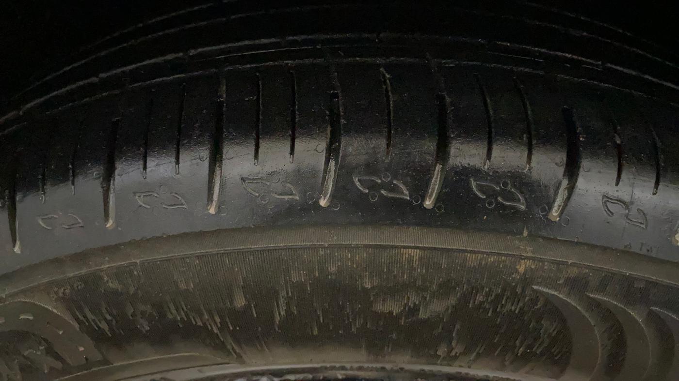 2023 Mahindra XUV700 MX P MT 5 STR, Petrol, Manual, 39,151 km, Left Front Tyre Tread